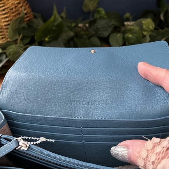 NWOT Michael Kors Fulton Sky Blue Pebbled Leather Wallet - Picture 6 of 11